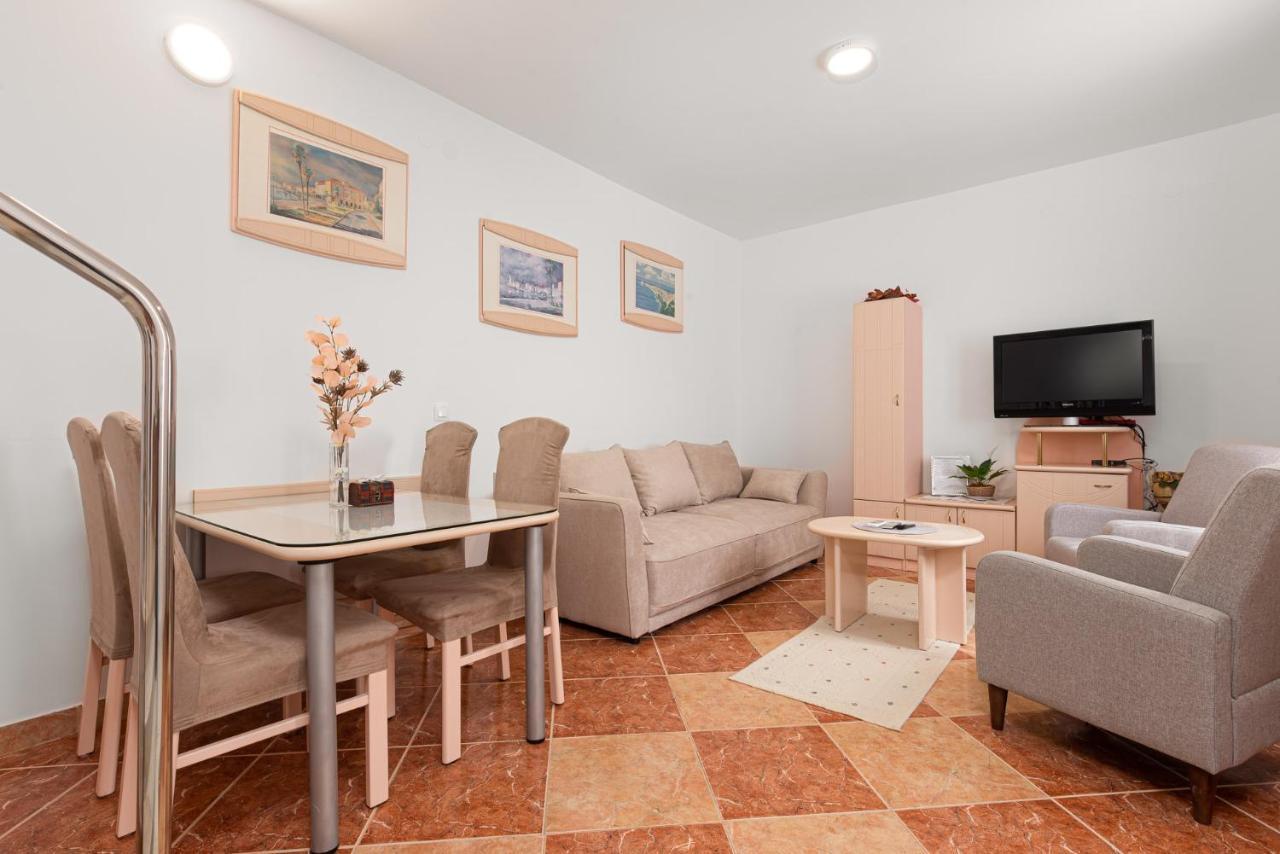 Gloria Apartment Porec Exterior photo