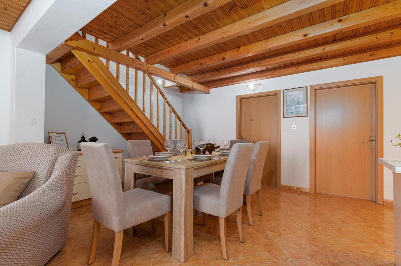 Gloria Apartment Porec Exterior photo