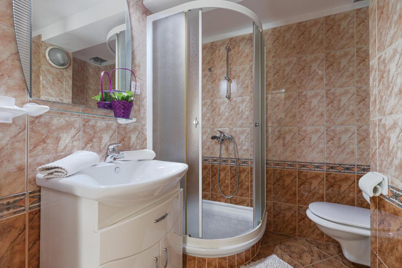 Gloria Apartment Porec Exterior photo